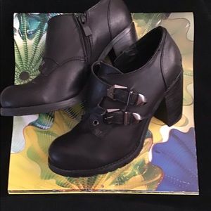 Report Black Shooties